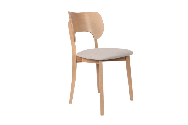 tapicerowane krzesło z drewnianymi nogami