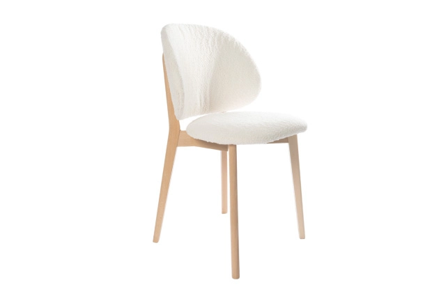 stylowe drewniane krzesło tapicerowane